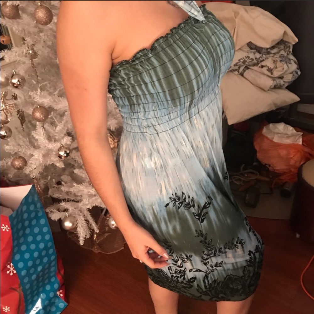 Halter Dress - Picture 4 of 6
